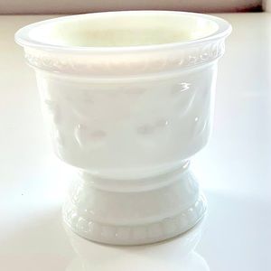 ❤️ Vintage Milk Glass Flower Pot with Embossed Heart (or vine) Pattern